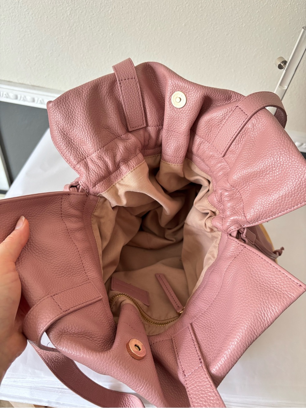 NEW Tote Le Monde Roma Cinch 100% Leather Everyday Pebbled Tote in Dusty Rose - Picture 5 of 6